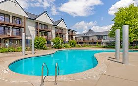 Polynesian Hotel & Suites